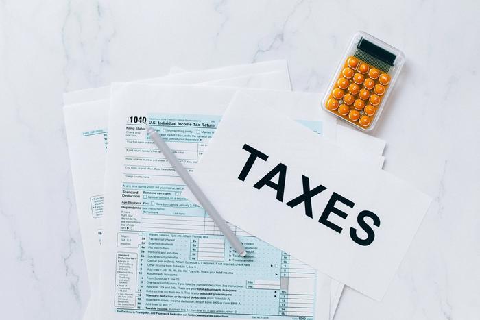 Des documents d'impôts pour la fiscalité de l'assurance-vie