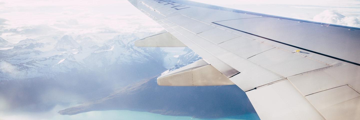 Un avion dans les airs