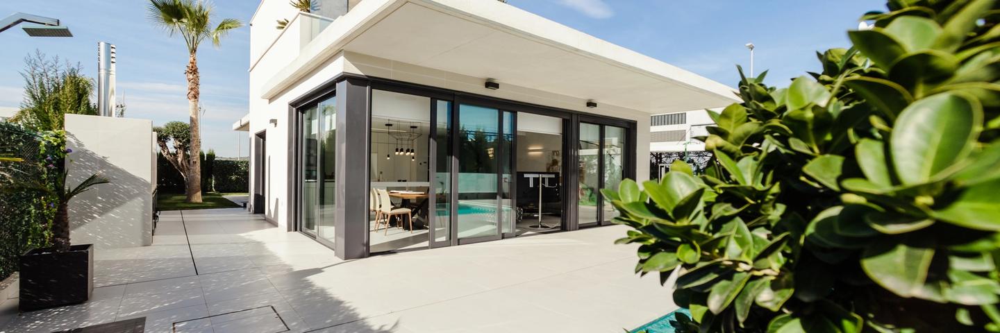 Une maison avec piscine