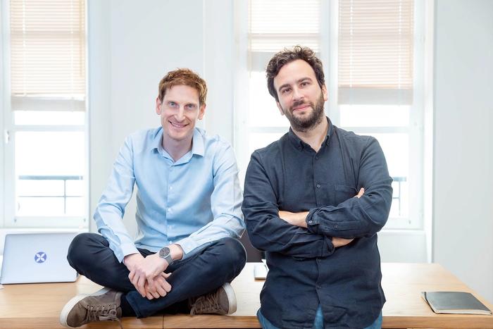 Les deux créateurs de la carte Qonto