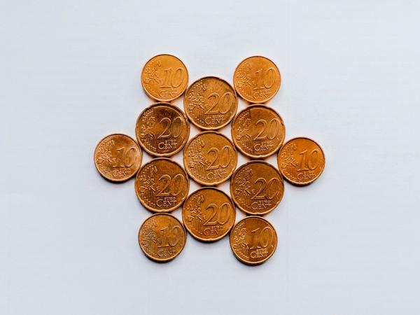 Des pièces de 20 et 10 centimes d'euros