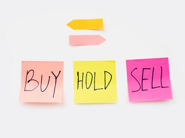 Des termes de bourse écrits sur des PostIt