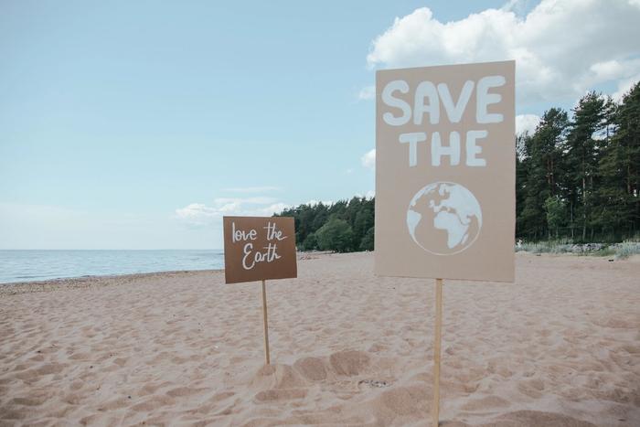 Des pancartes pour la protection de la planète