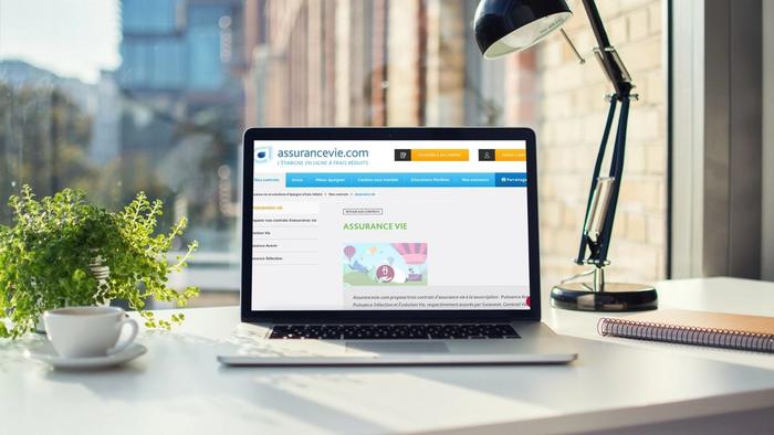 Un ordinateur sur le site d'assurancevie.com