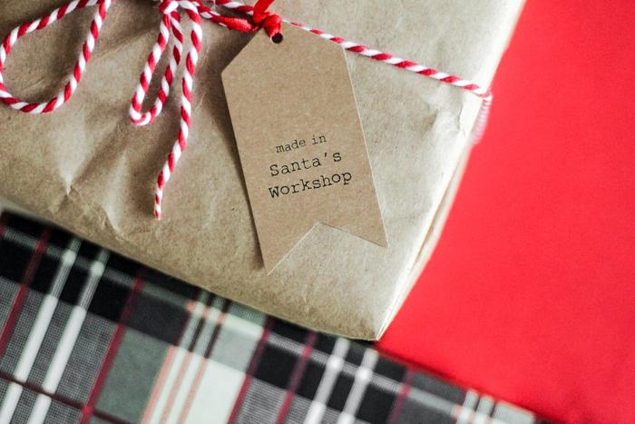 Un cadeau de noël emballé