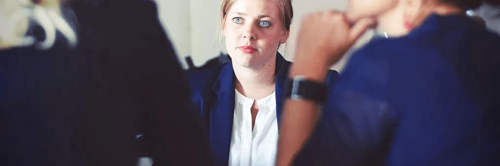 Femme en entretien d'embauche