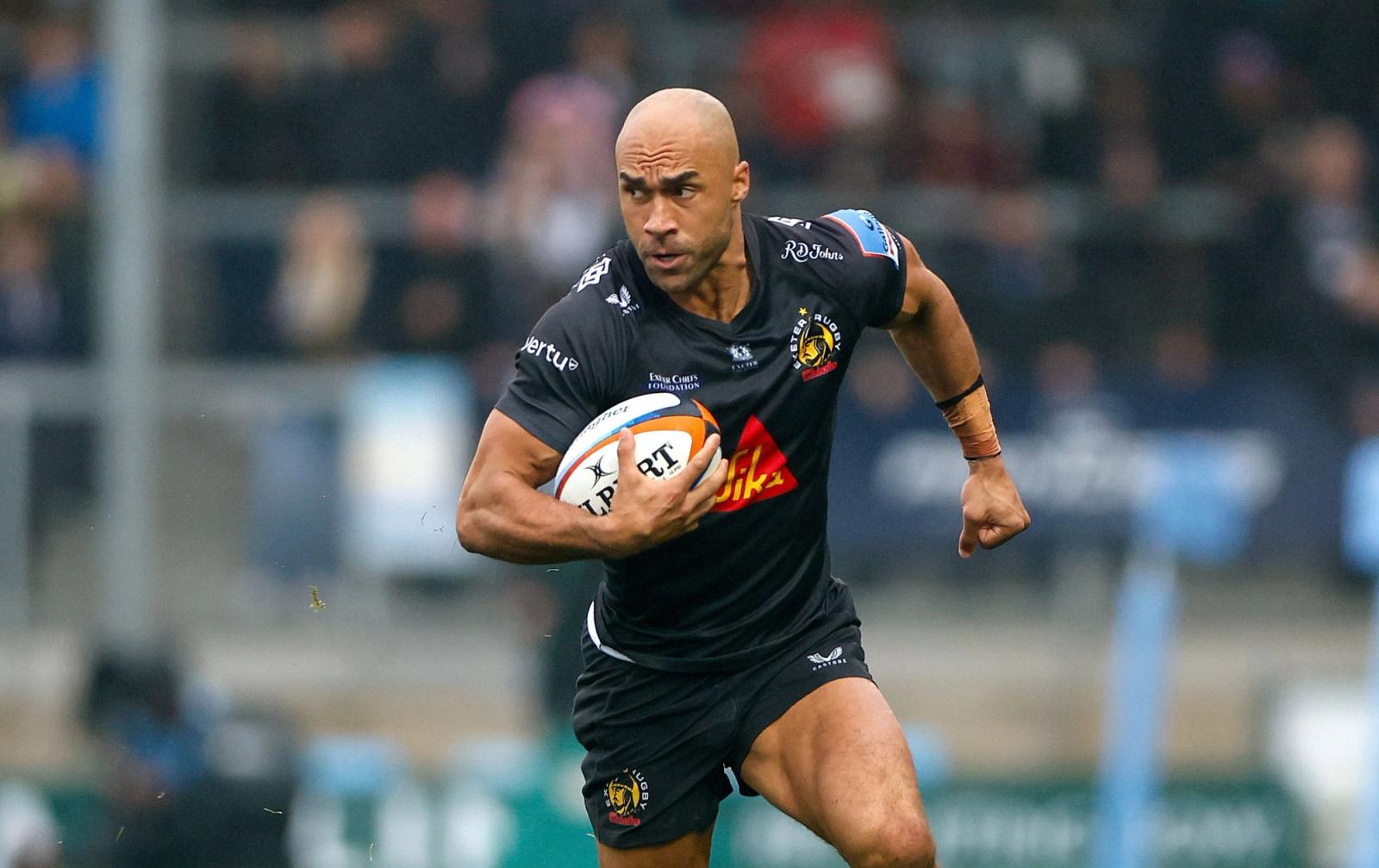 Olly Woodburn carrying for Exeter Chiefs