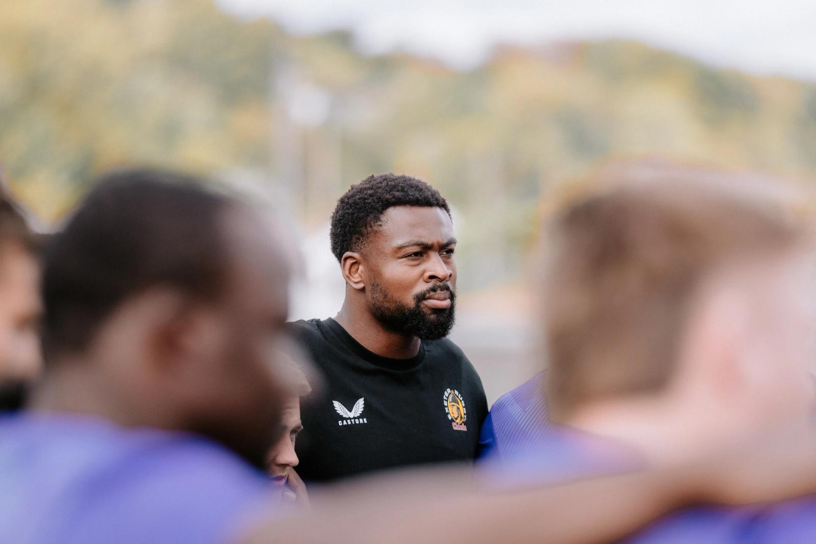 Christ Tshiunza in an Exeter Chiefs training huddle