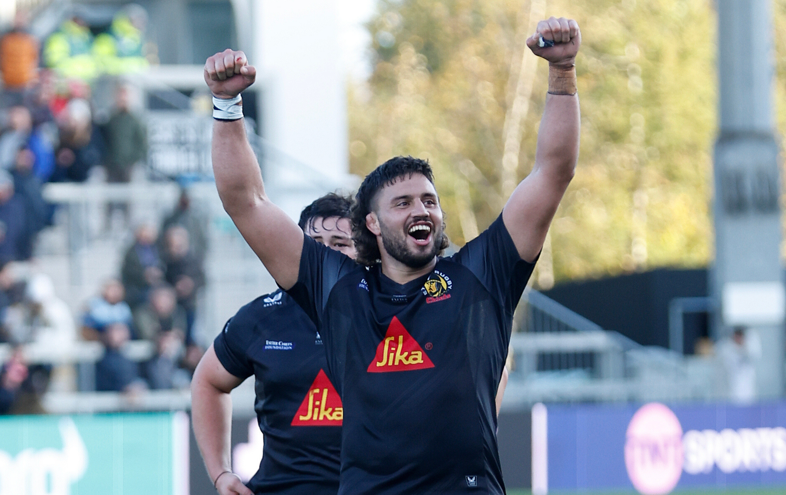 Back-rower Roots becomes first to re-commit to Chiefs