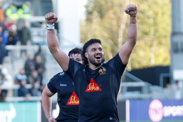 Back-rower Roots becomes first to re-commit to Chiefs