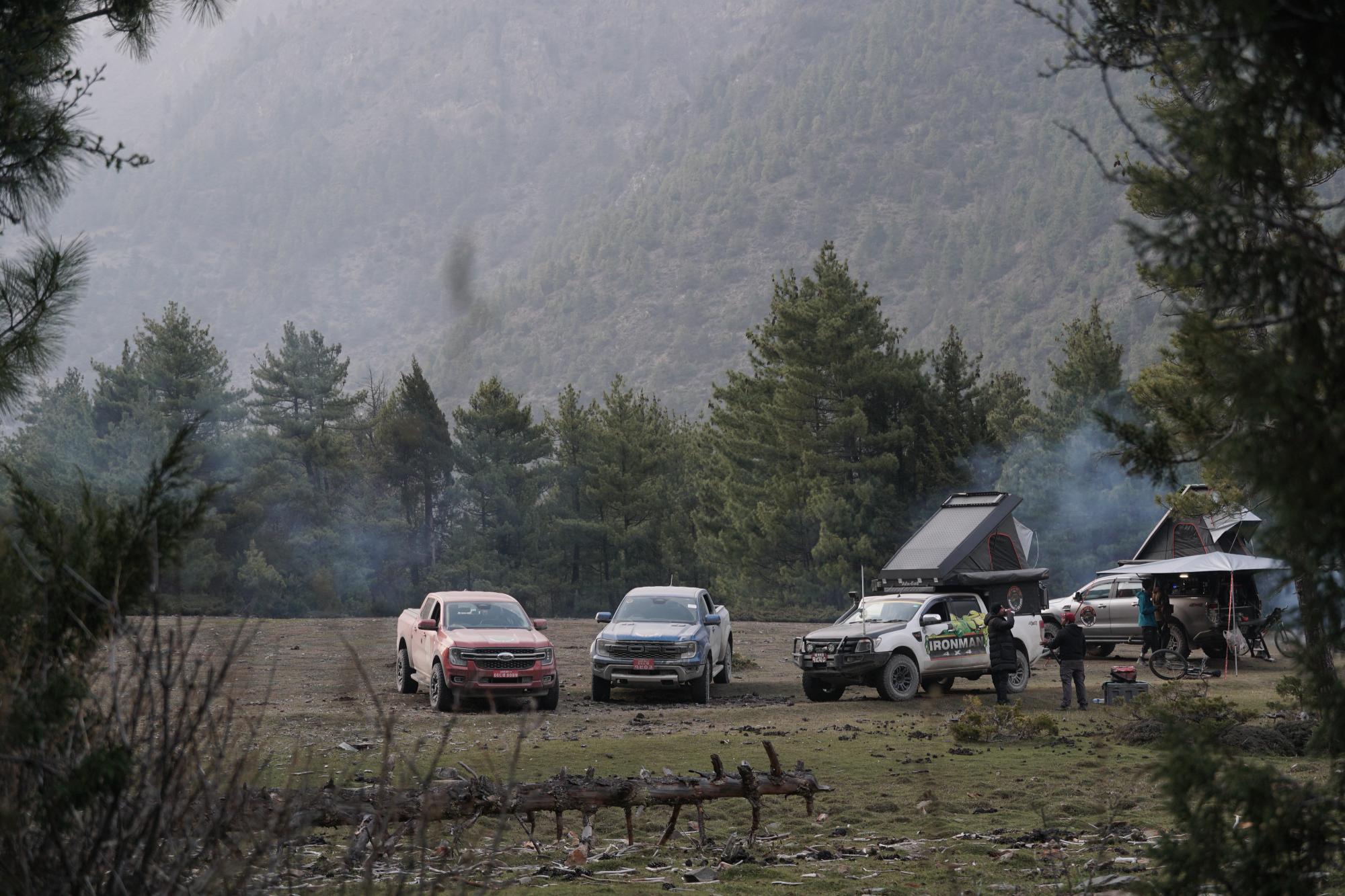 Overlanding Convoy in Manang.