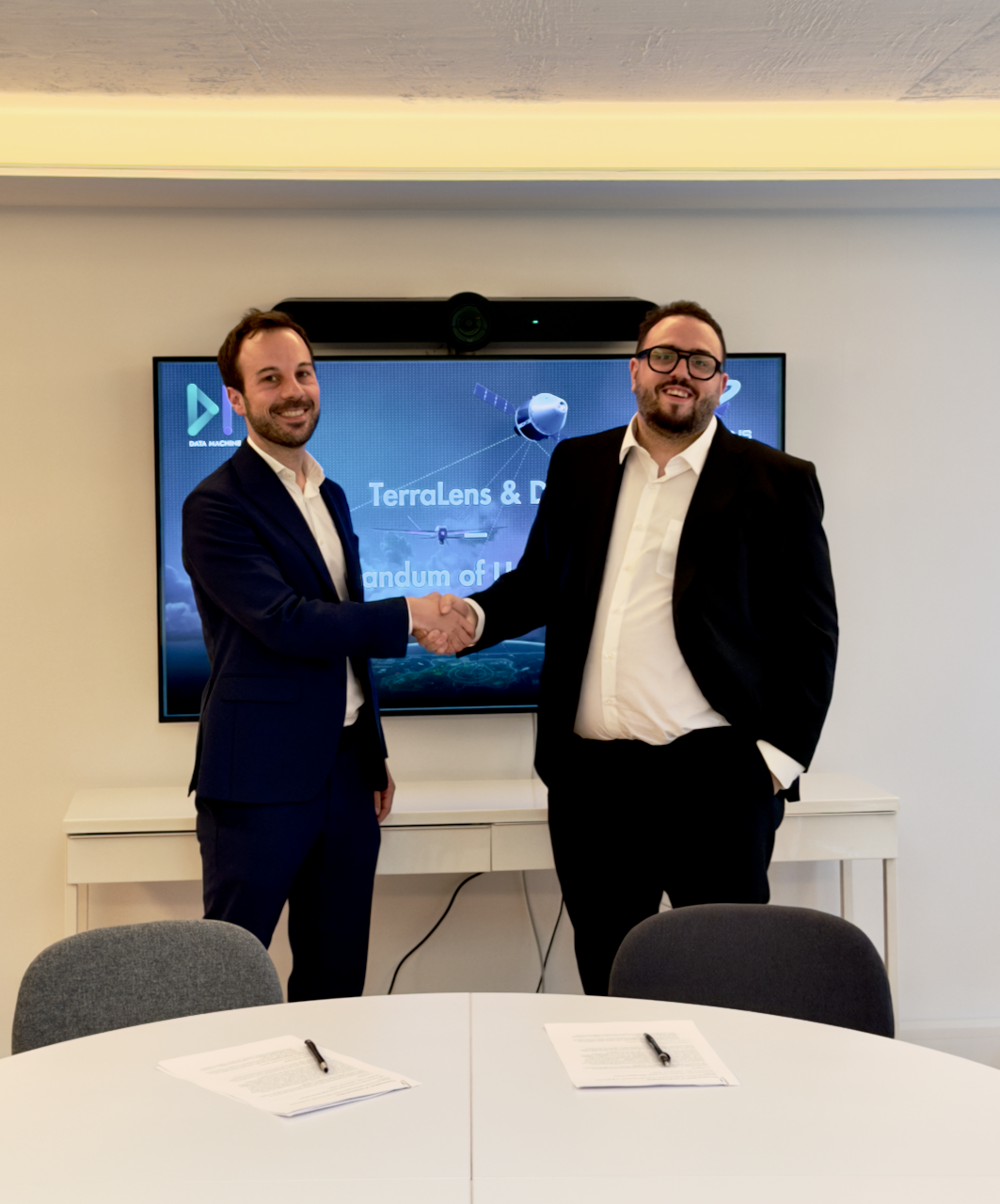 Carlos Villamil López, Co-Founder and CTO of TerraLens and Pau Garcia Sanz, CTO of DMI shake hands.