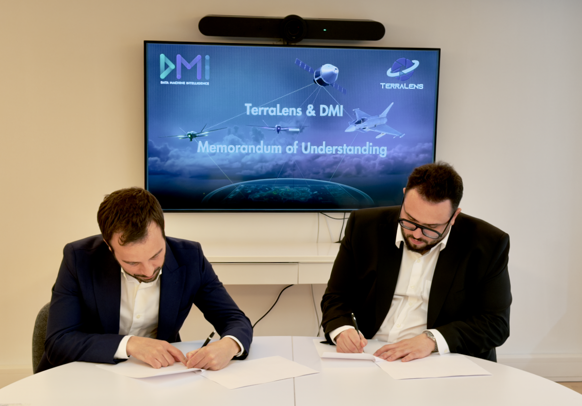 Pau Garcia Sanz, CTO of DMI, and Carlos Villamil López, Co-Founder and CTO of TerraLens sign MoU.
