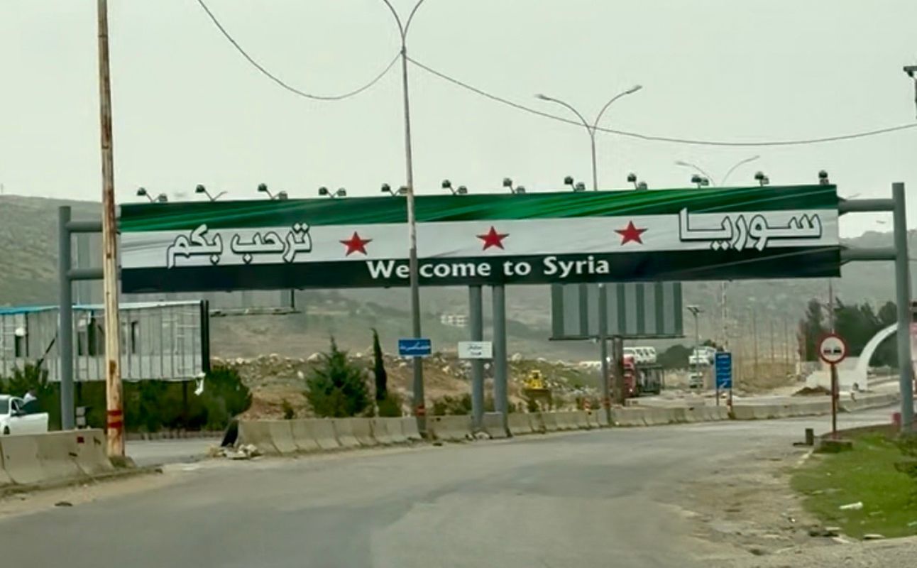 Welcome to Syria sign