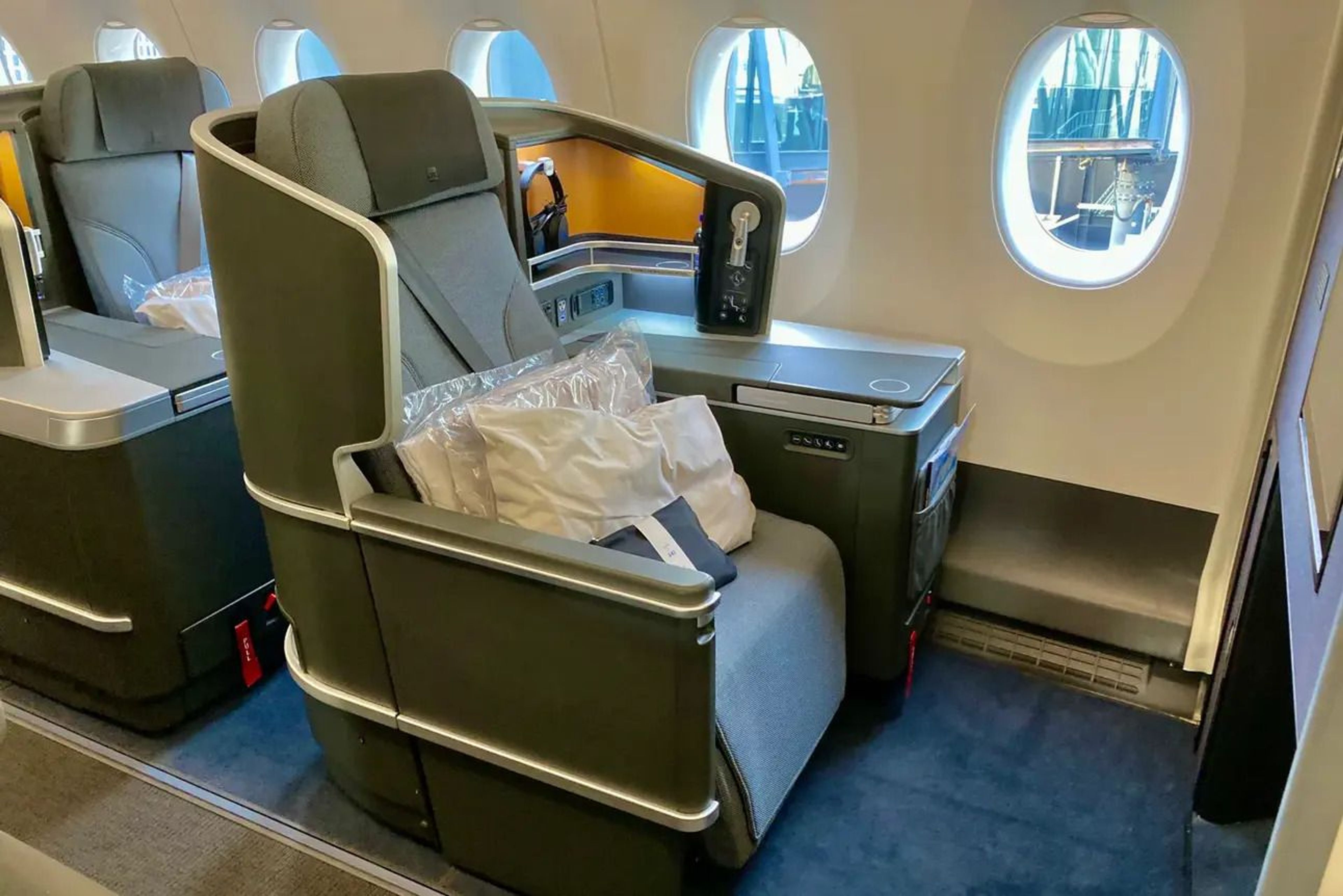 SAS a350 business class seat