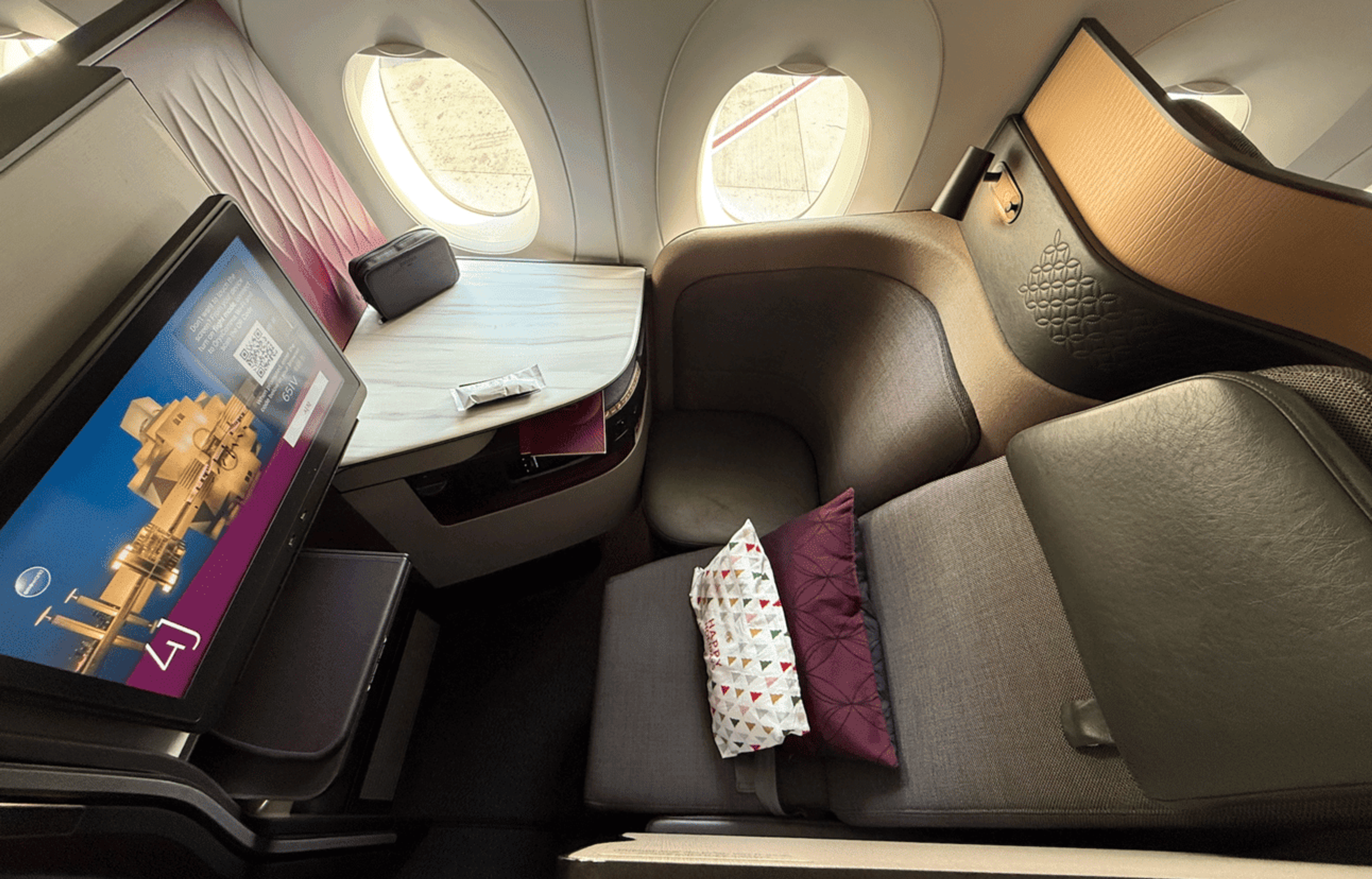 Qatar Qsuite photo