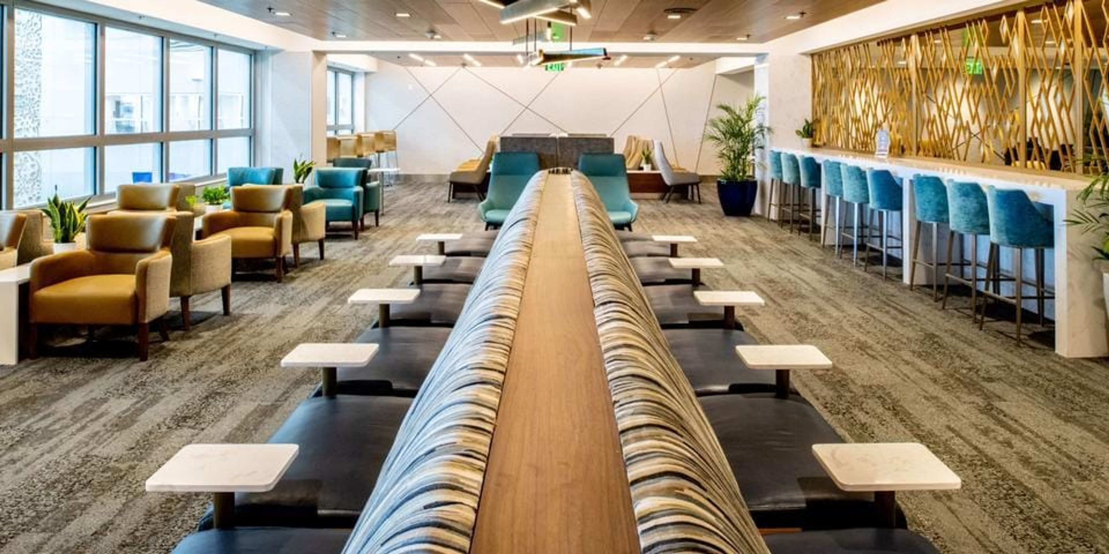 Delta lounge