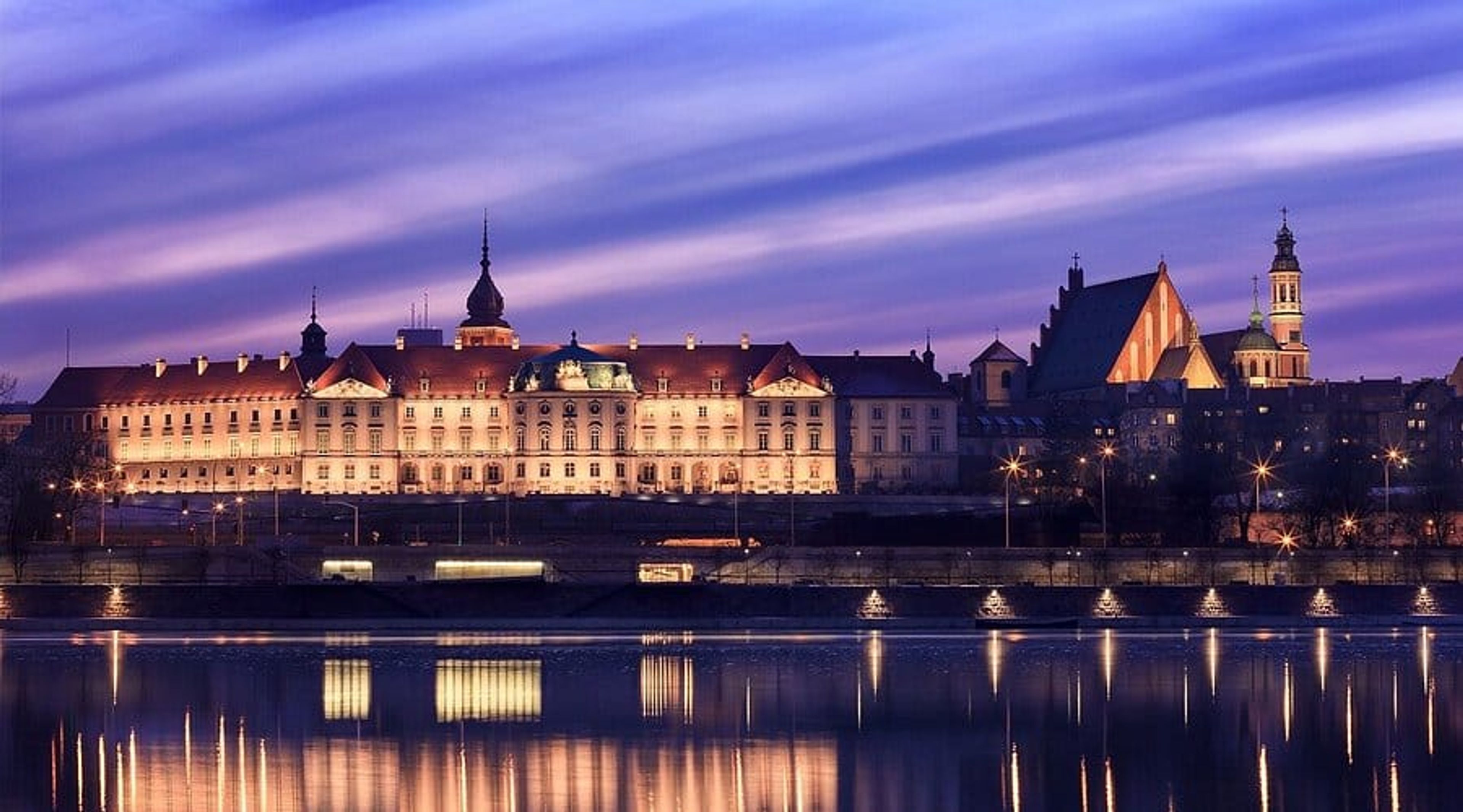 Warsaw Castle at night