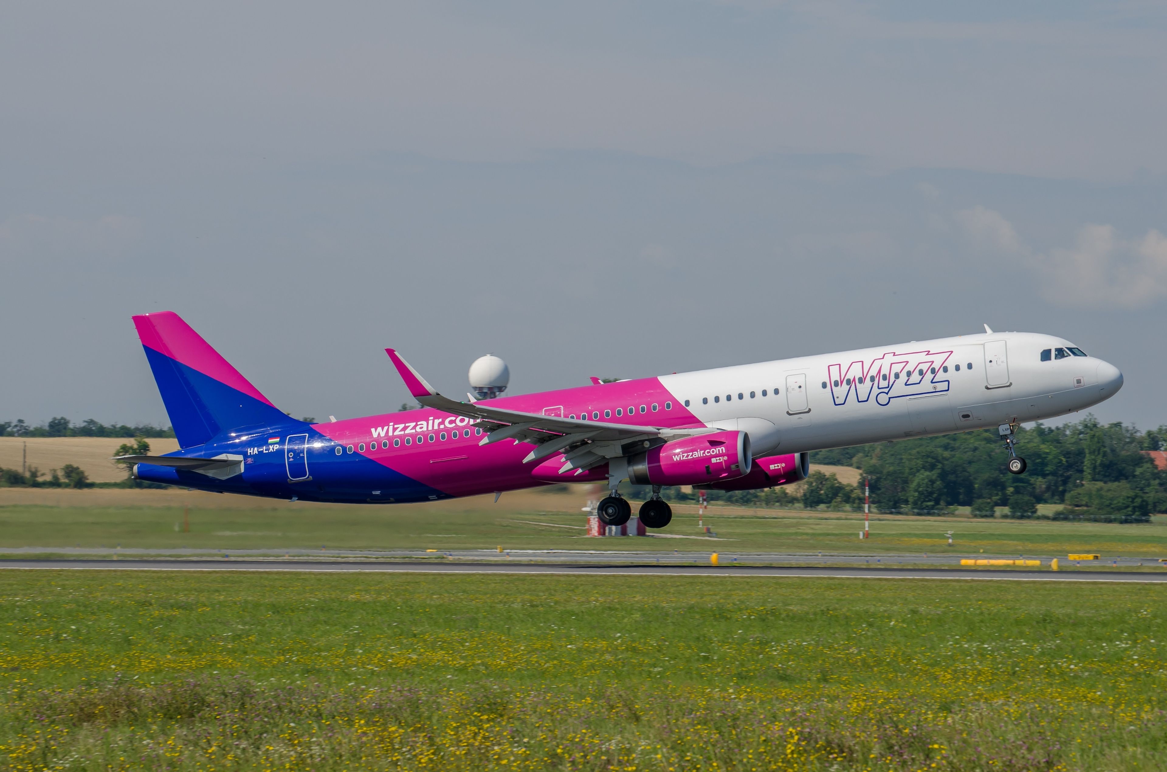 Wizz Air - low landing