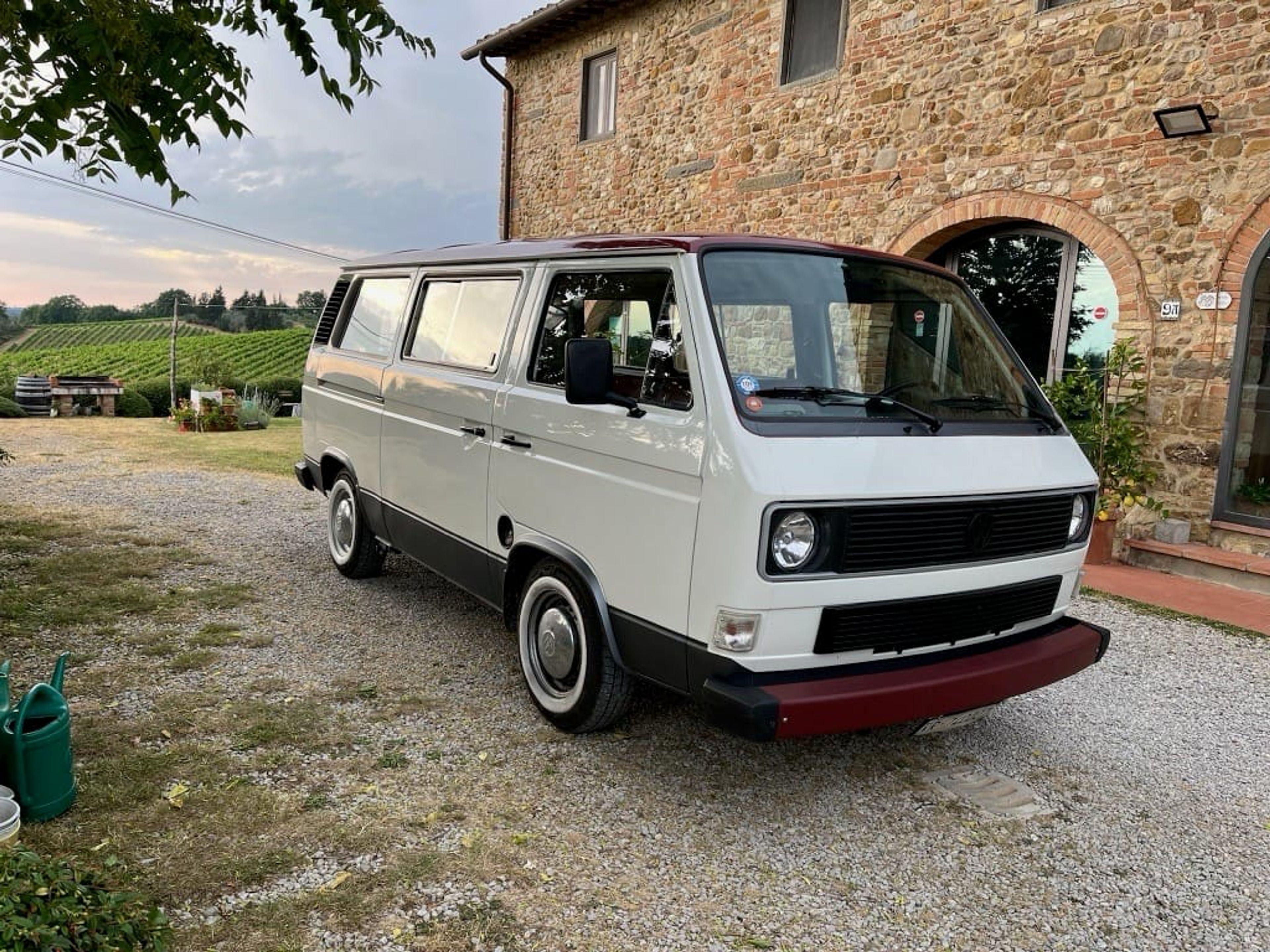 Retro ride & Farmhouse — Photo by Katie Begnoche / Daily Drop