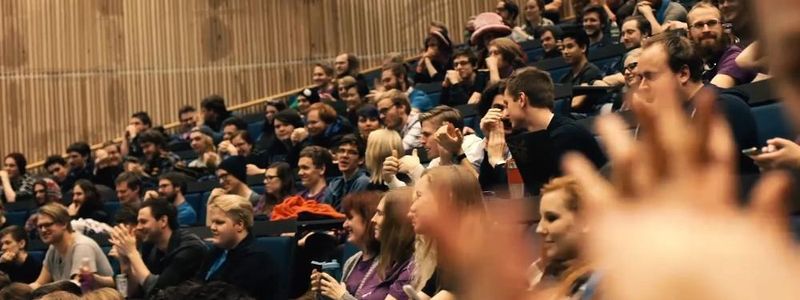 Picture of filled auditorium during global gamejam Hamar