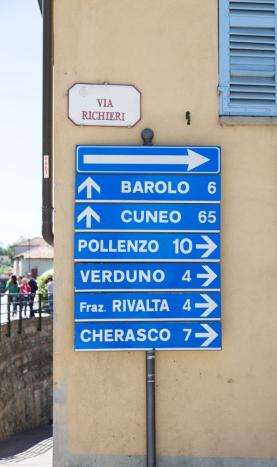 Veiskilt i Piemonte.