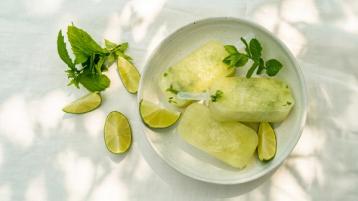 Tallerken med saftis på mojito.