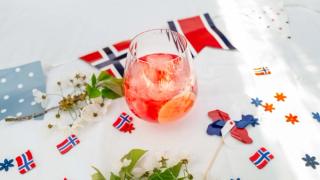 Drink på 17. Mai pyntet bord.