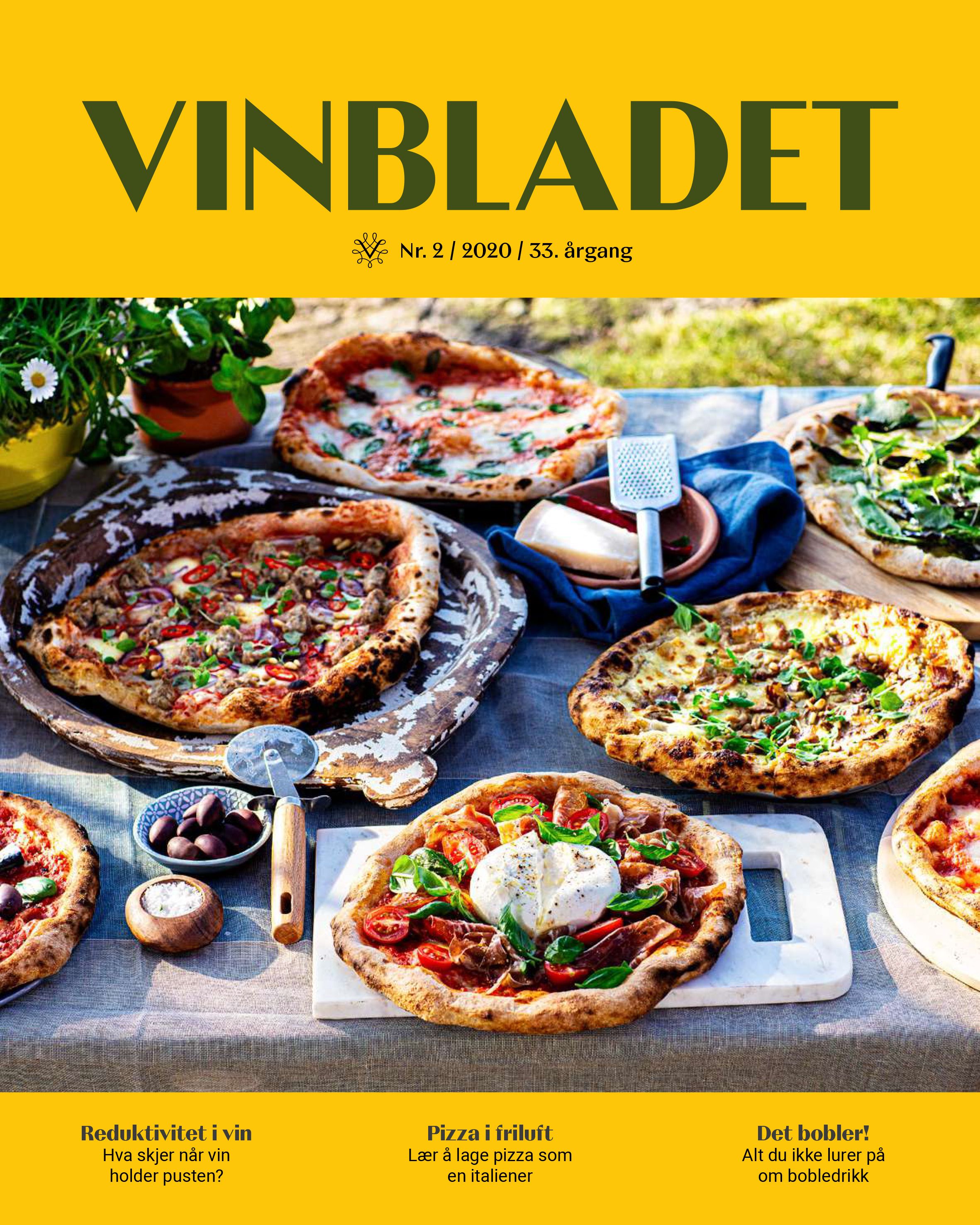 Magasinforside: utebord med pizza med ulik topping.