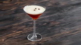 Ferdigblandet amaretto sour med kaffe.