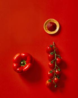 Rød mat som tomat, parika og tomatpuré.