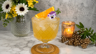 Ferdigblandet amaretto spritz cocktail.