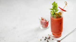 Ferdigblandet bloody maria cocktail.