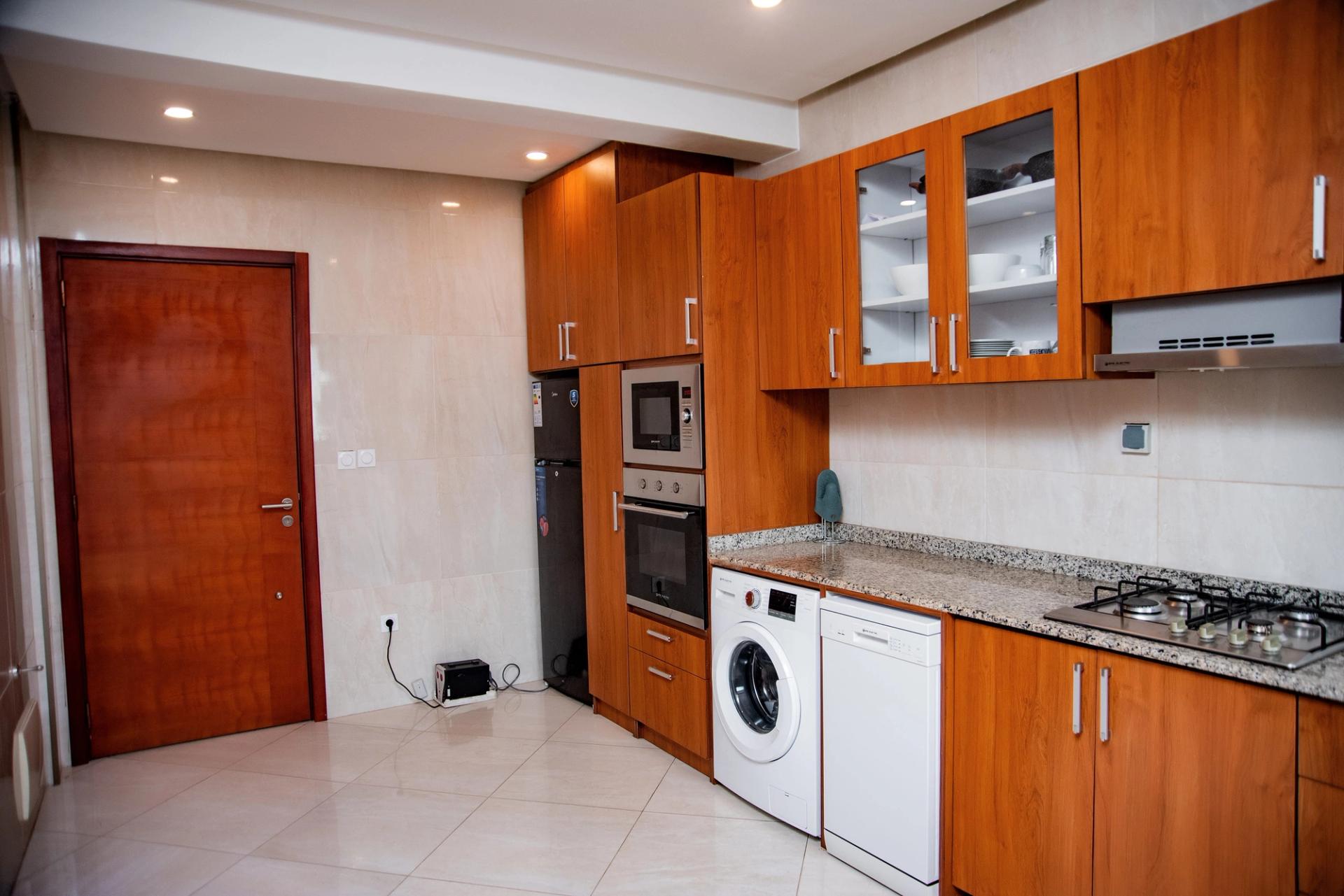 Appartement à louer Bonapriso, appartement meublé, appartement 3 chambres, appartement piscine, appartement domotique, appartement parking sécurisé, appartement location Douala, appartement proche Energy Club Bonapriso.