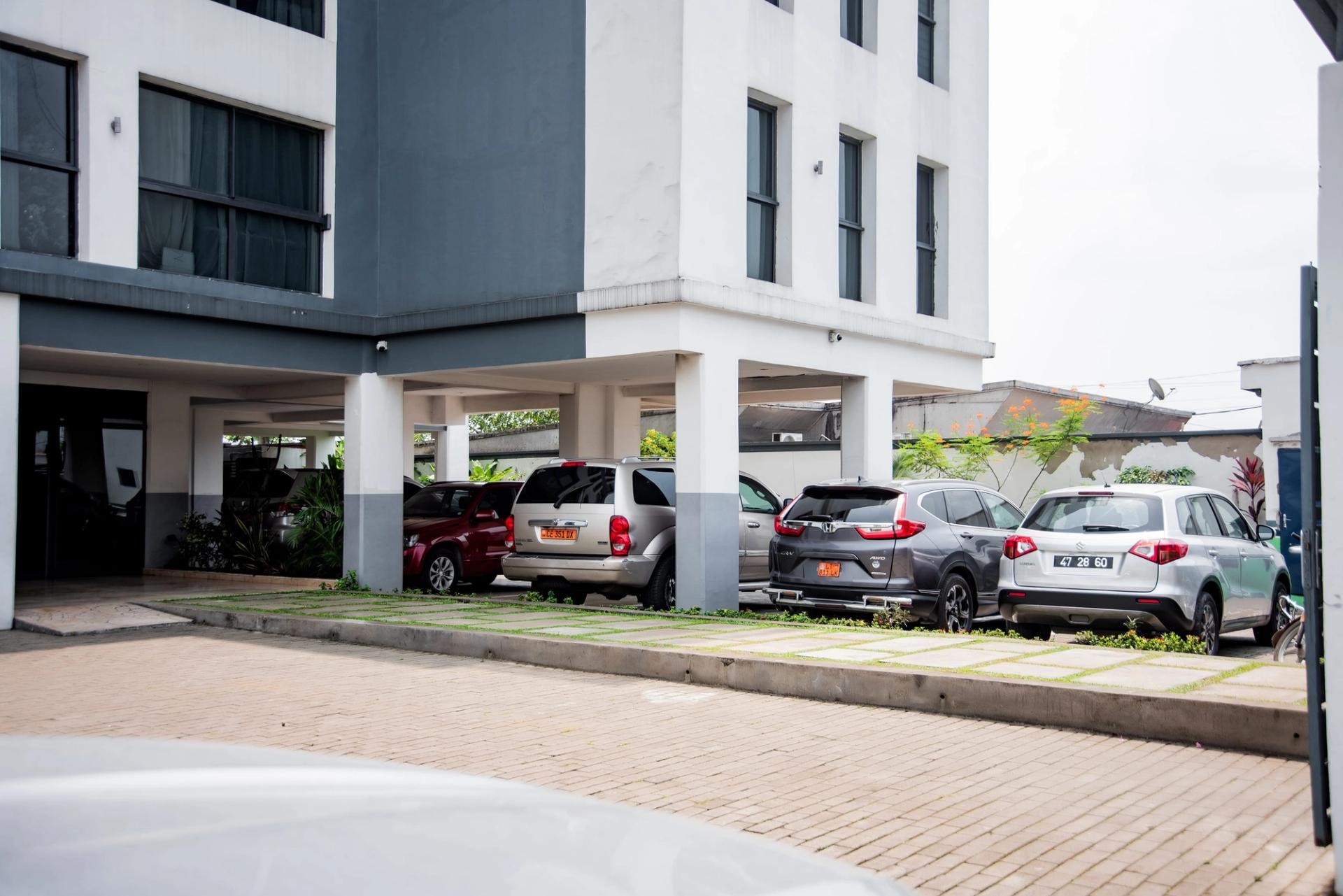 Appartement Bonapriso, appartement meublé, appartement 3 chambres, appartement piscine, appartement domotique, appartement parking sécurisé, appartement location Douala, appartement proche Energy Club Bonapriso.