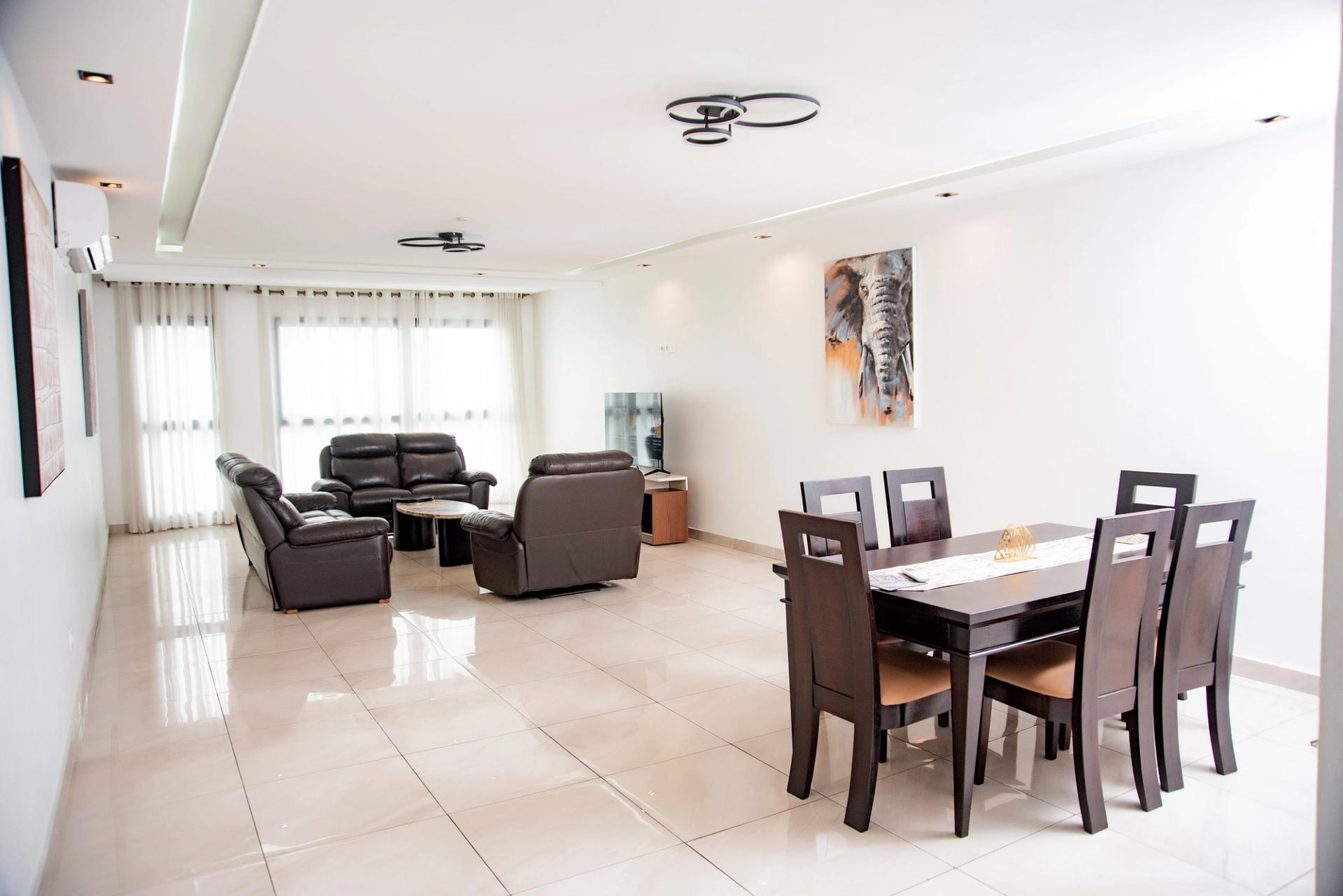 Appartement à louer Bonapriso, appartement meublé, appartement 3 chambres, appartement piscine, appartement domotique, appartement parking sécurisé, appartement location Douala, appartement proche Energy Club Bonapriso.