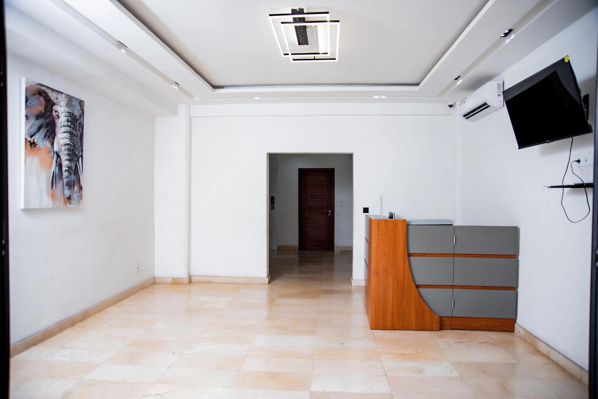 Appartement Bonapriso, appartement meublé, appartement 3 chambres, appartement piscine, appartement domotique, appartement parking sécurisé, appartement location Douala, appartement proche Energy Club Bonapriso.