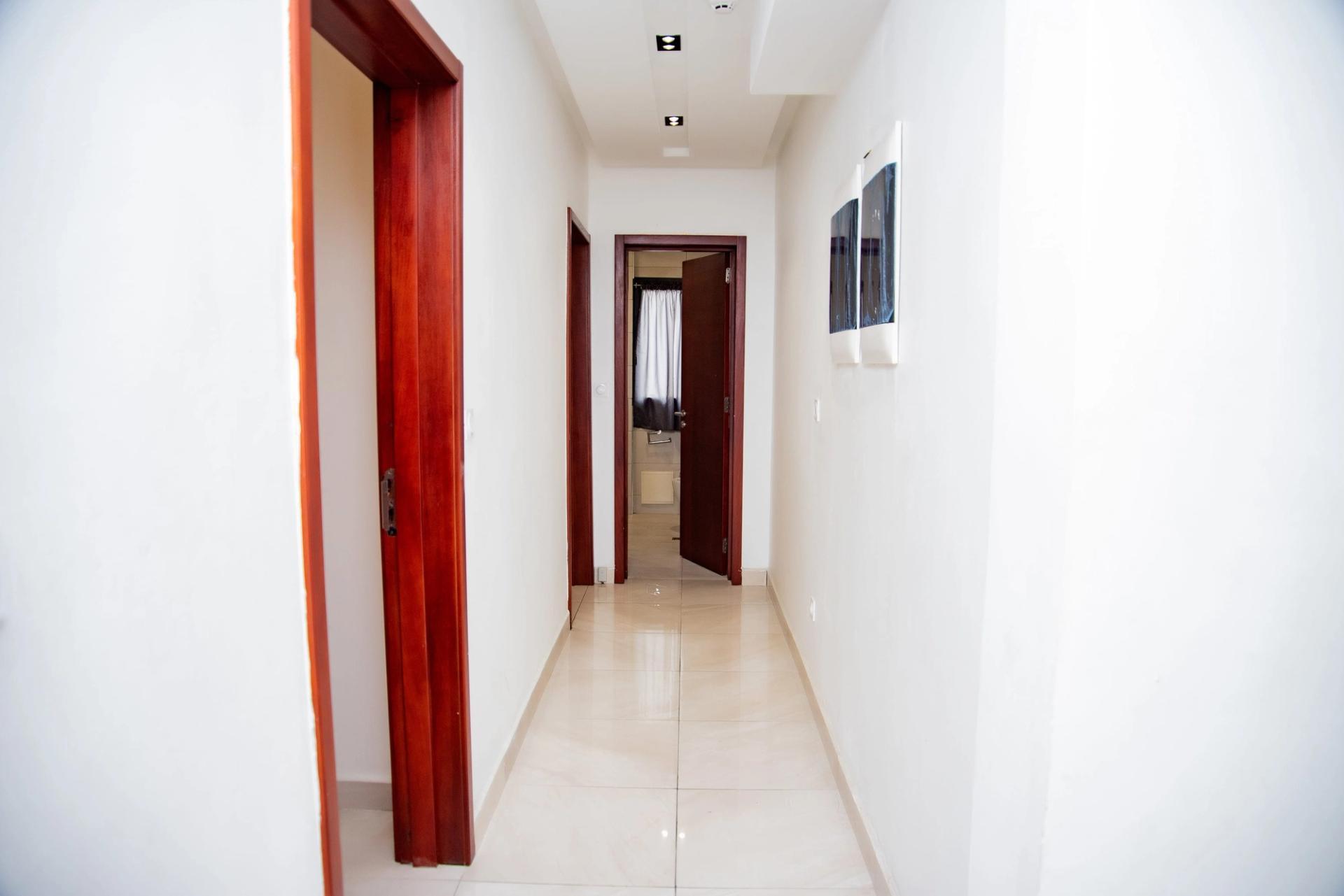 Appartement à louer Bonapriso, appartement meublé, appartement 3 chambres, appartement piscine, appartement domotique, appartement parking sécurisé, appartement location Douala, appartement proche Energy Club Bonapriso.