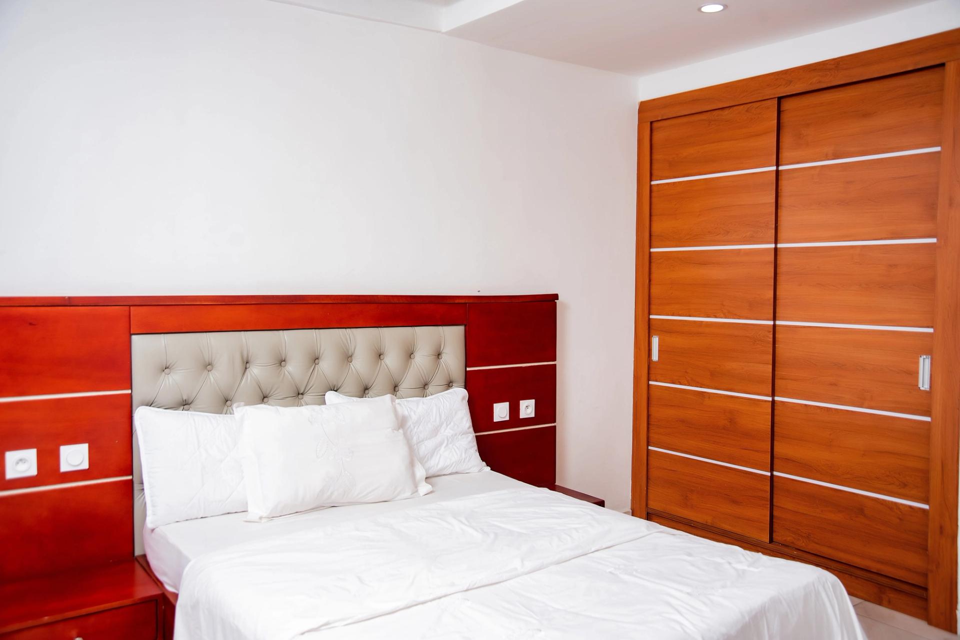 Appartement à louer Bonapriso, appartement meublé, appartement 3 chambres, appartement piscine, appartement domotique, appartement parking sécurisé, appartement location Douala, appartement proche Energy Club Bonapriso.