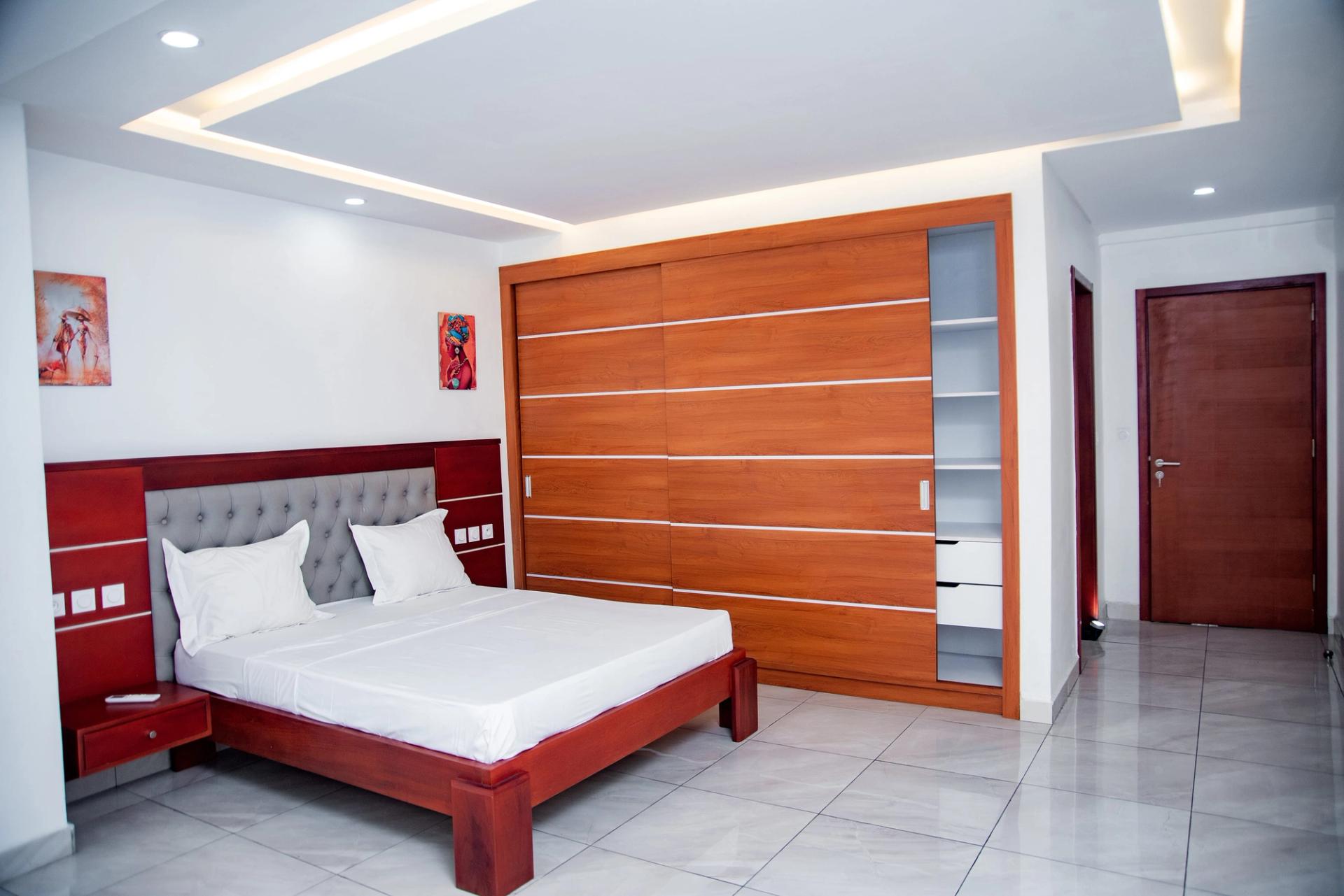 Appartement à louer Bonapriso, appartement meublé, appartement 3 chambres, appartement piscine, appartement domotique, appartement parking sécurisé, appartement location Douala, appartement proche Energy Club Bonapriso.