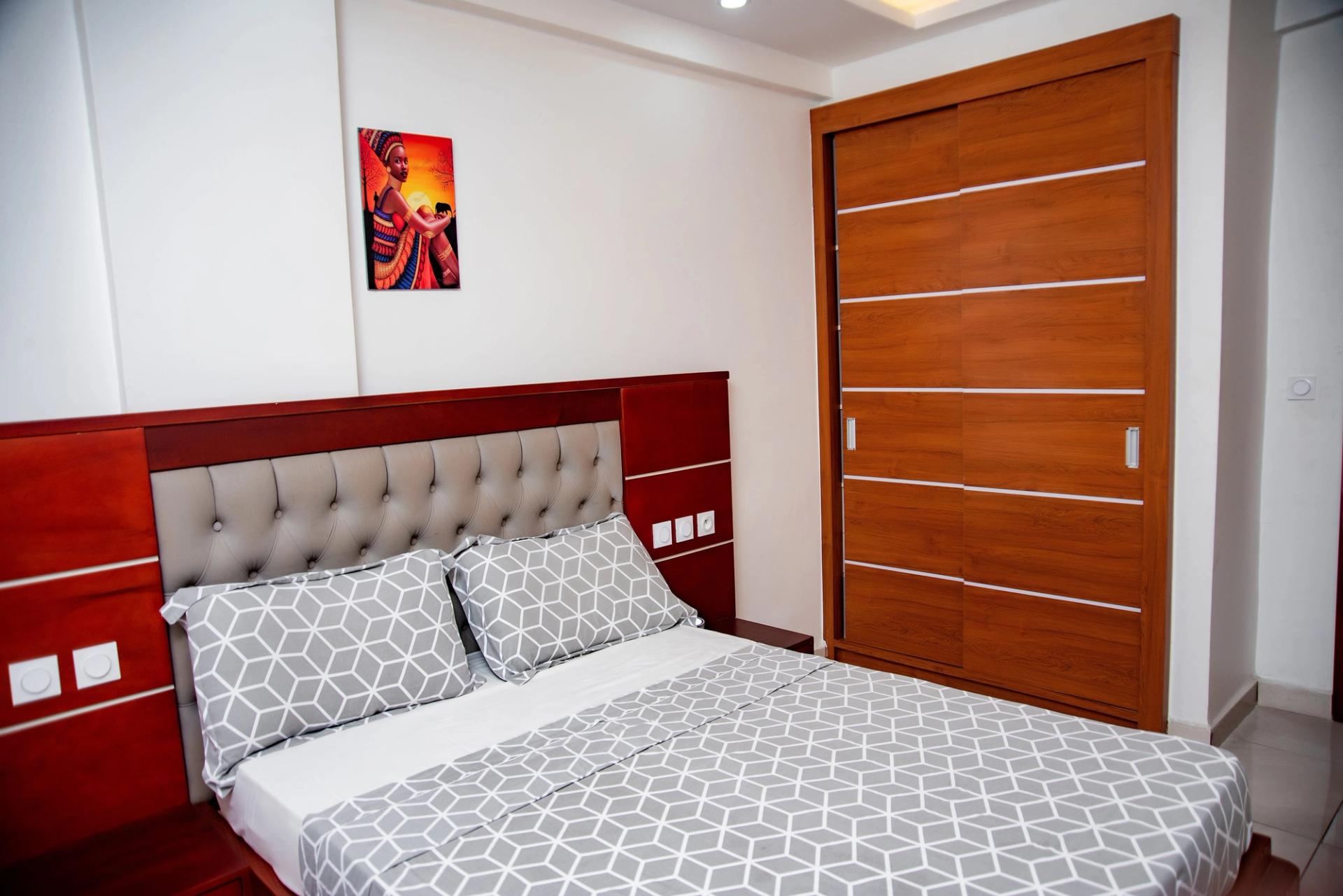 Appartement à louer Bonapriso, appartement meublé, appartement 3 chambres, appartement piscine, appartement domotique, appartement parking sécurisé, appartement location Douala, appartement proche Energy Club Bonapriso.