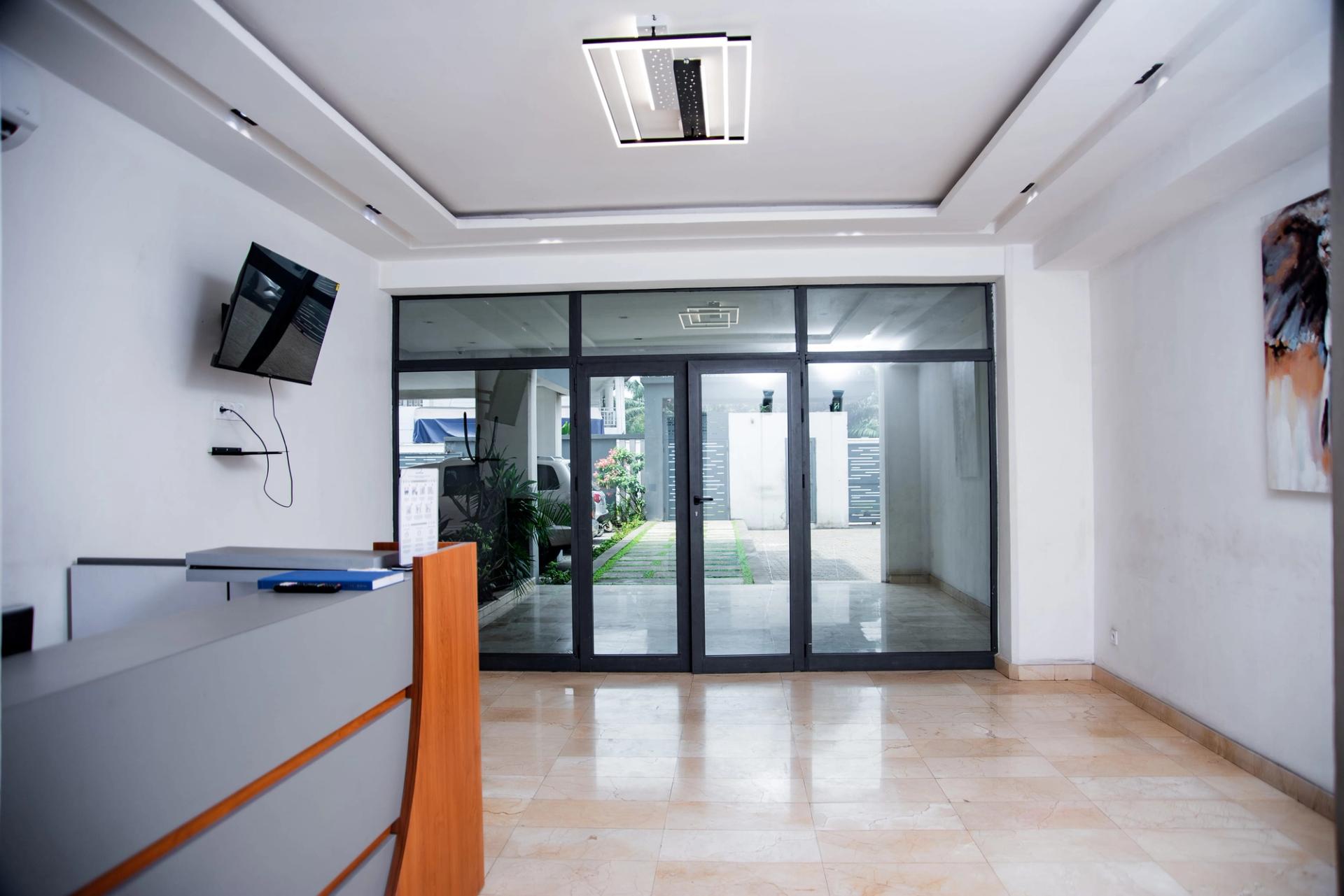 Appartement Bonapriso, appartement meublé, appartement 3 chambres, appartement piscine, appartement domotique, appartement parking sécurisé, appartement location Douala, appartement proche Energy Club Bonapriso.