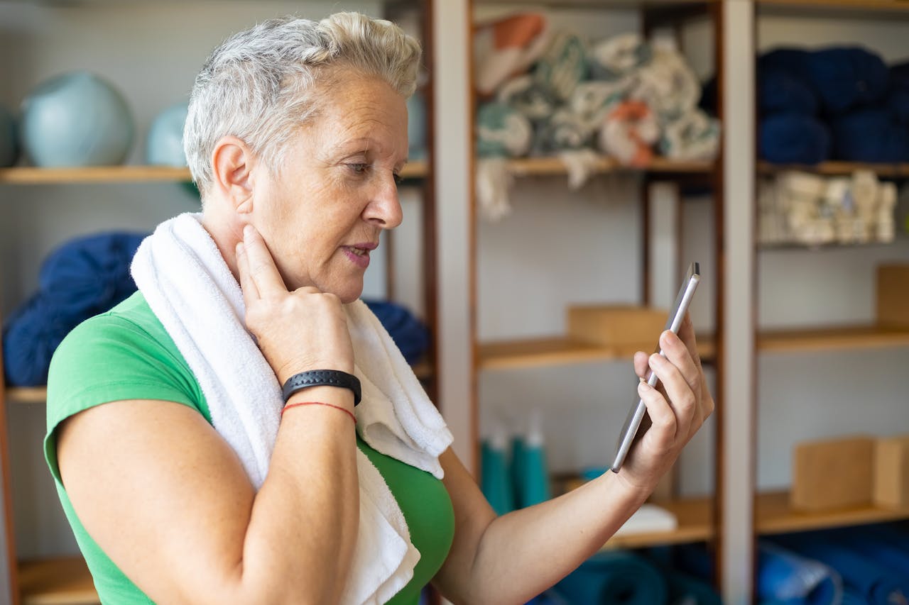 13 Best Activity Trackers for Seniors (Tested & Simple to Use)
