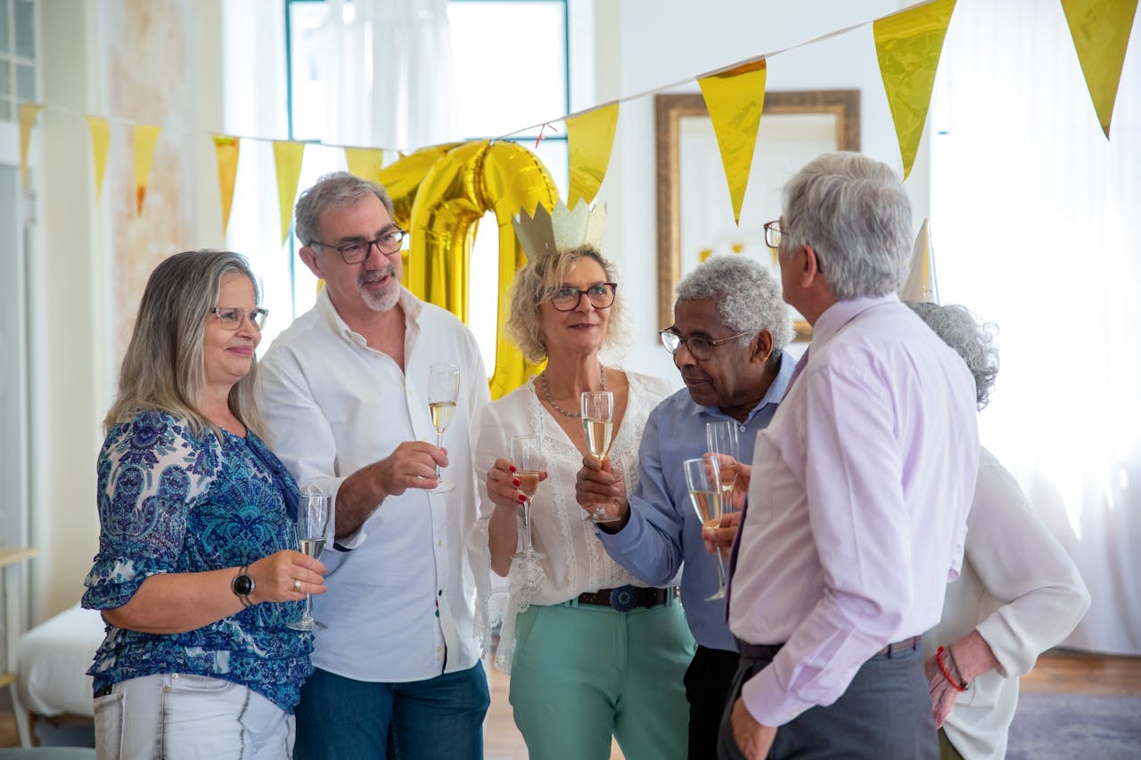 11 Proven Ways to Make Friends While Socializing in Retirement