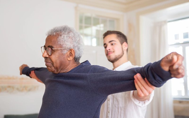 How to Choose a Physical Therapist: An Expert Guide for Seniors