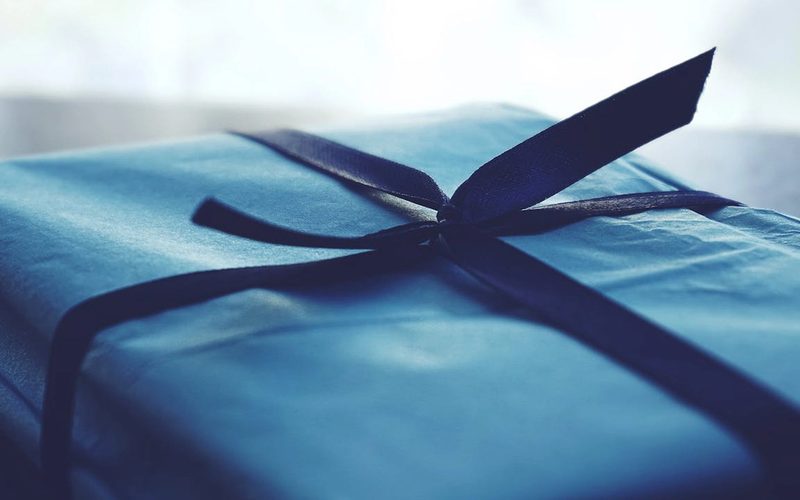 17 Best Gifts for Elderly Parents in 2026 (Hand-Picked Ideas)
