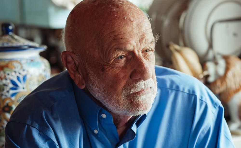 8 Early Signs of Dementia (and 5 Tips on How to Help Your Loved One)