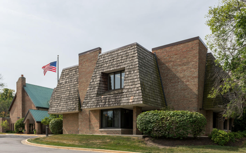 Detailed Review: The Pearl of Hinsdale