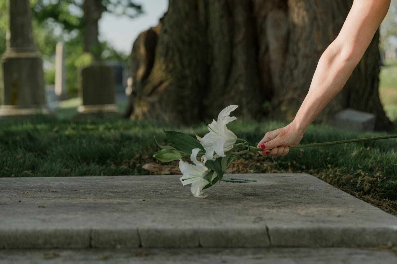 15 Heartfelt Christian Condolence Messages That Bring Comfort