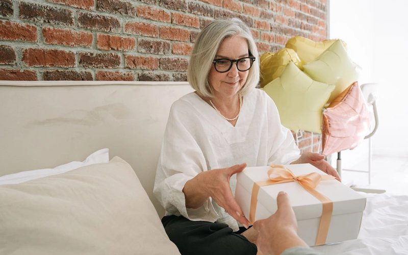 17 Meaningful Birthday Gift Ideas Your Parents Will Actually Love